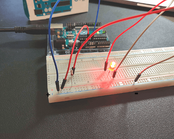 Arduino Pin का उपयोग किए बिना LED कनेक्ट करने का परिणाम